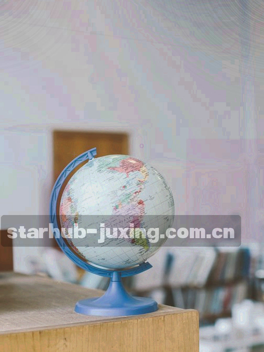 七个纵向排列的步骤节点由一条中轴竖线串联，节点旁以线条图标表示设备切换、验证与路径保存环节